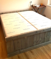 Bed steigerhout gelijke wanden