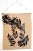 Wandkleed jute bladeren